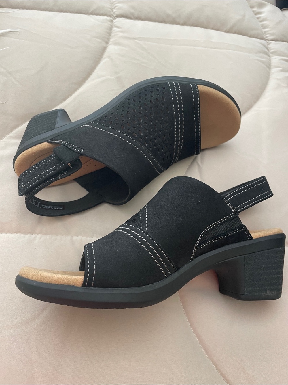 Clarks Collection Black Open-Toe Slingback Wedge Sandals - Like New! Sz 6.5 - Picture 2 of 12